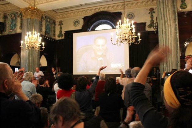 René González ofrece su testimonio a través de Skype. Foto: Cubanos enUK