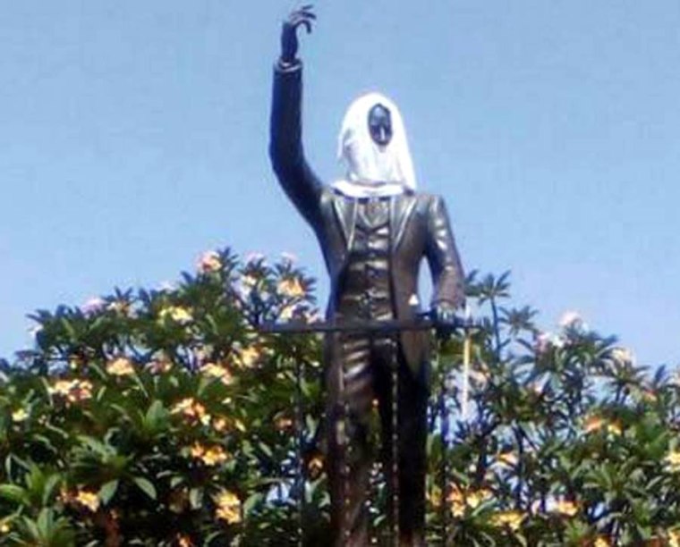 Ultraje a estatua de Martí en Venezuela.